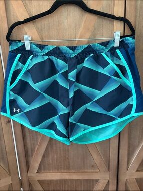 UNDER ARMOUR Women’s Teal & Navy Geo Print Athletic Shorts SIZE LARGE